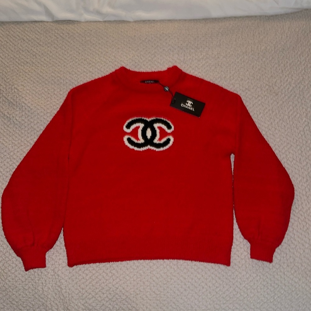 CHANEL Teddy sweater (fall 19 runway)